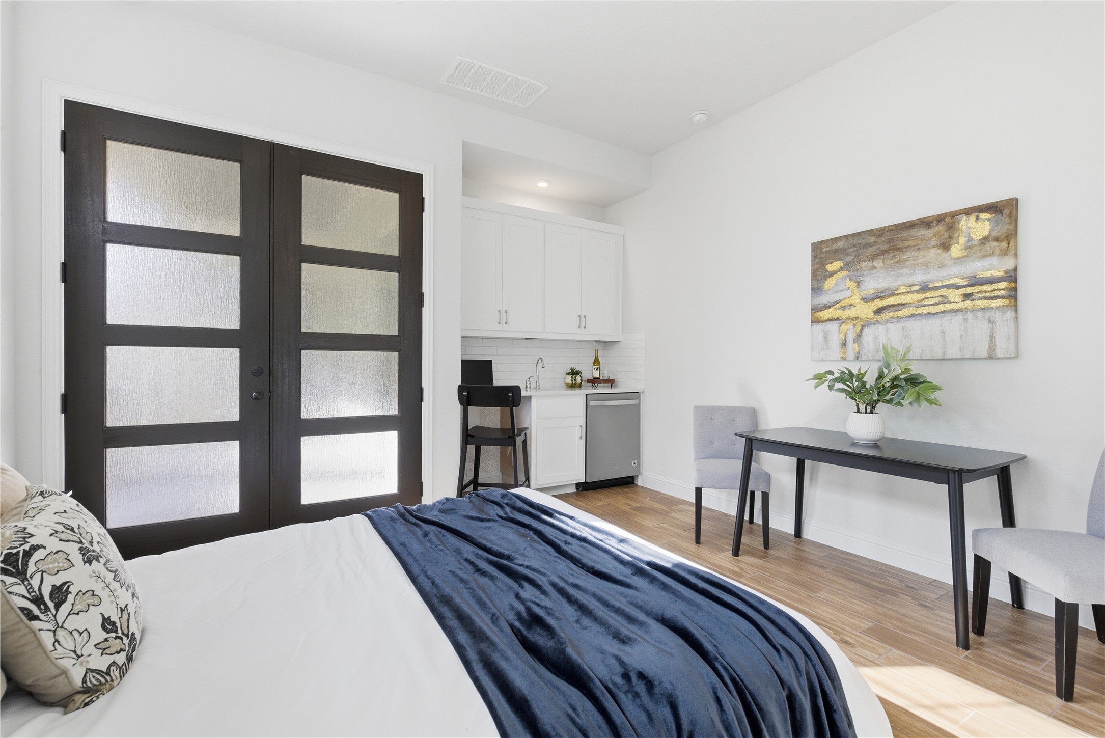 225 Diamondback Drive Georgetown, TX 78628 - Photo 33 of 39 Primary Bedroom in the casita with kitchenette