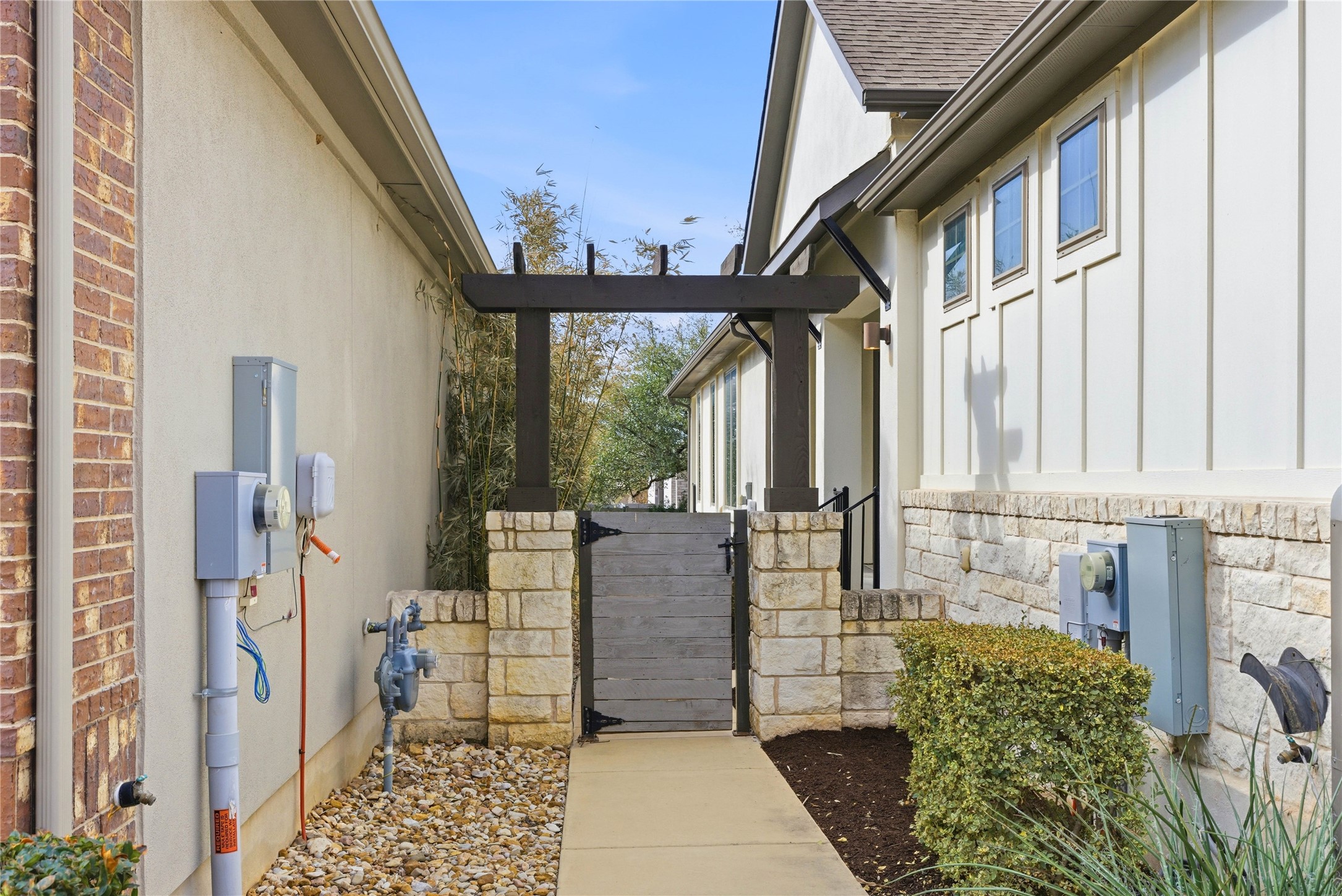 225 Diamondback Drive Georgetown, TX 78628 - Photo 4 of 39 View of side entrance