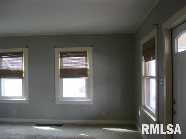 2815 Pershing Boulevard Clinton, IA 52732 - Photo 2 of 16 Gallery Image 2