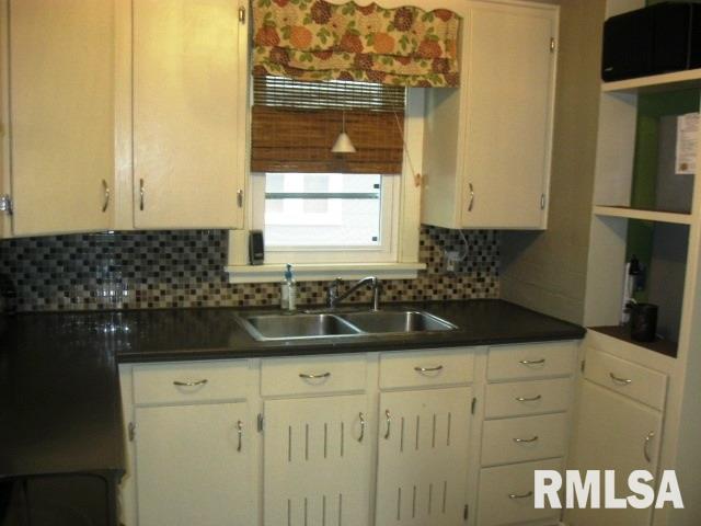 2815 Pershing Boulevard Clinton, IA 52732 - Photo 5 of 16 Gallery Image 5