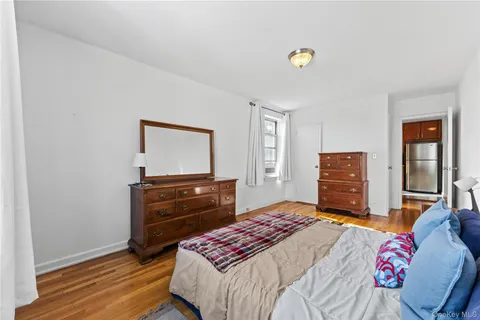 $179,000 | 325 East 201st Street, Unit 5F | Bedford Park