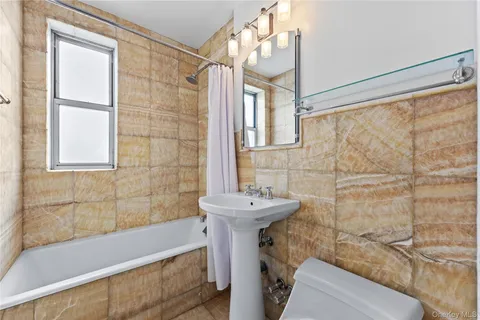 $179,000 | 325 East 201st Street, Unit 5F | Bedford Park