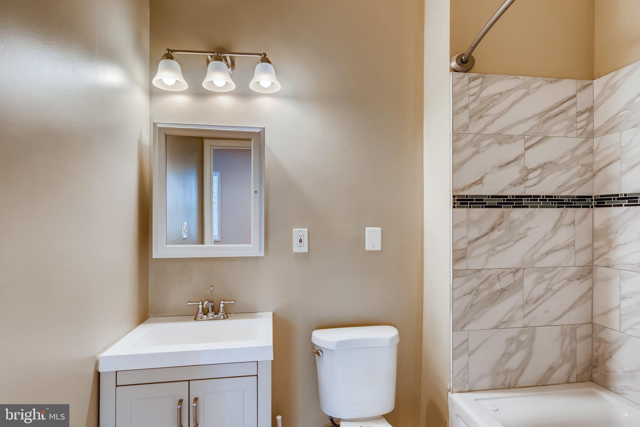 4326 Falls Road Baltimore, MD 21211 - Photo 14 of 31 Primary bathroom