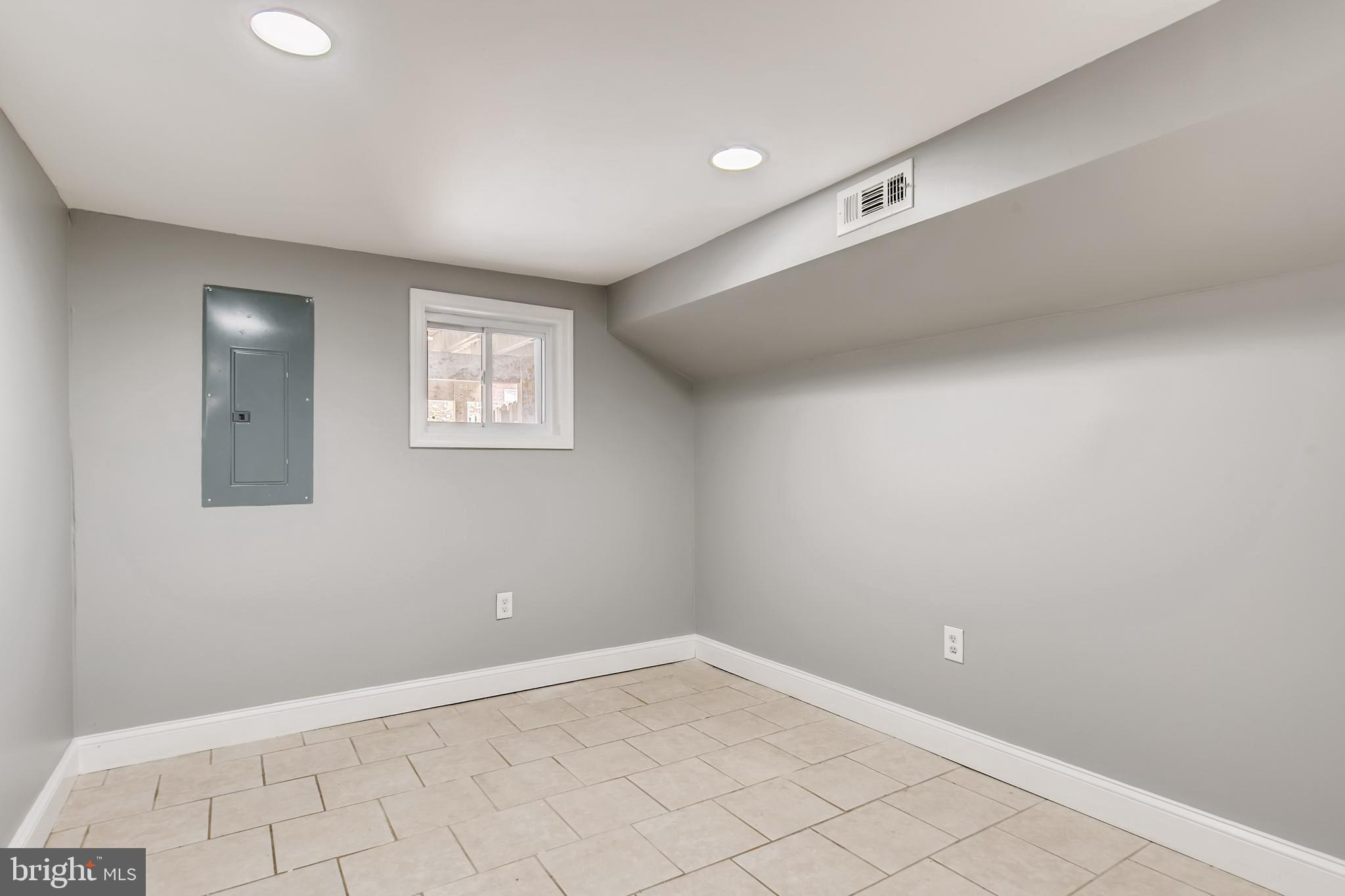 4326 Falls Road Baltimore, MD 21211 - Photo 20 of 31 Lower level bedroom