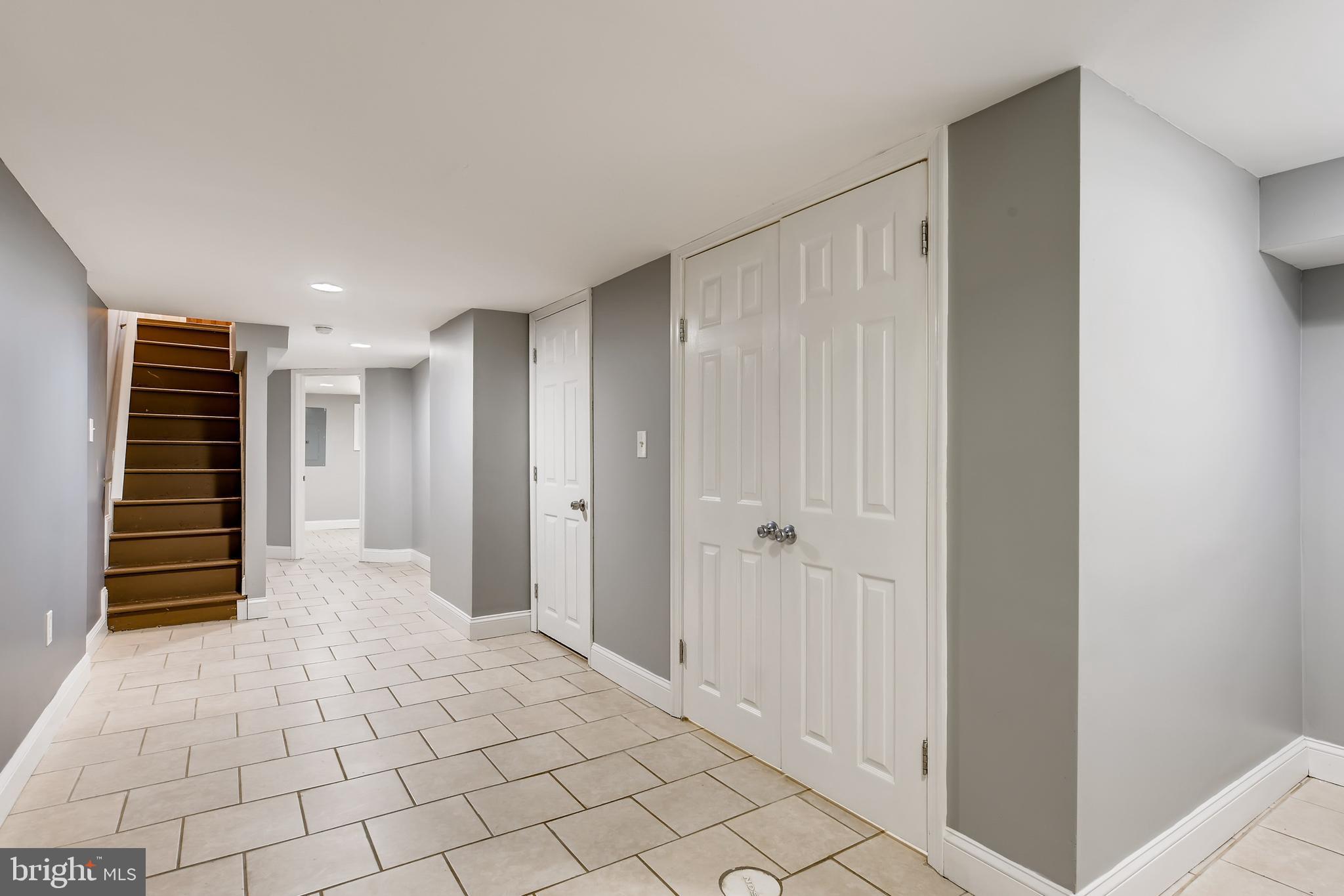4326 Falls Road Baltimore, MD 21211 - Photo 22 of 31 Lower level living area