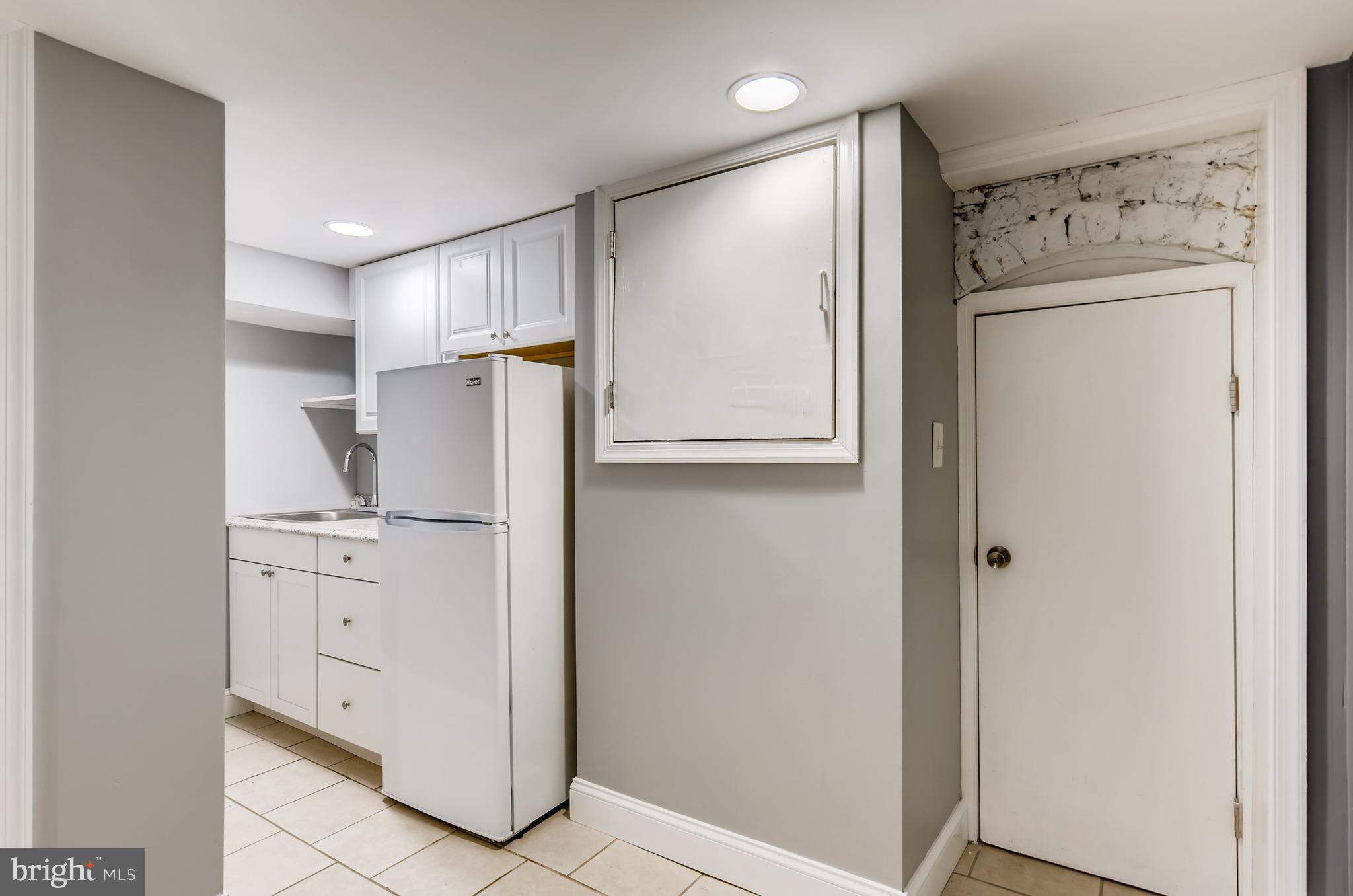 4326 Falls Road Baltimore, MD 21211 - Photo 23 of 31 Lower level kitchenette