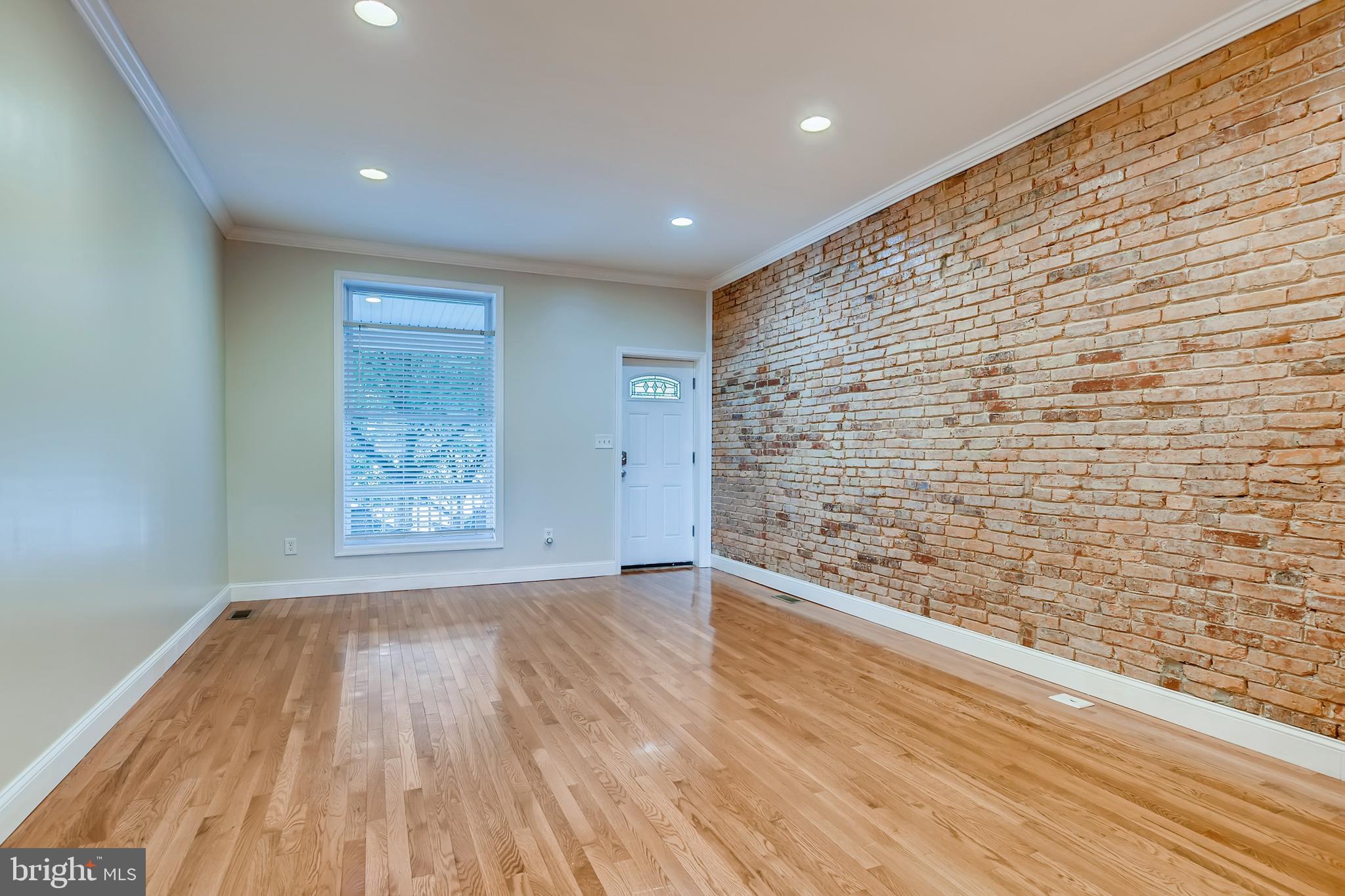 4326 Falls Road Baltimore, MD 21211 - Photo 7 of 31 Living room