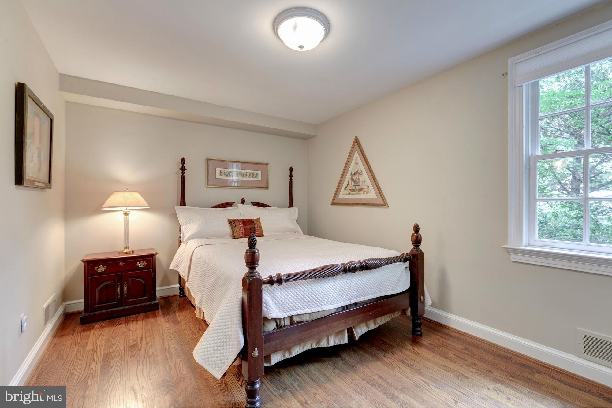 1654 Birch Road McLean, VA 22101 - Photo 14 of 30 Main Level Bedroom with Private Full Bath