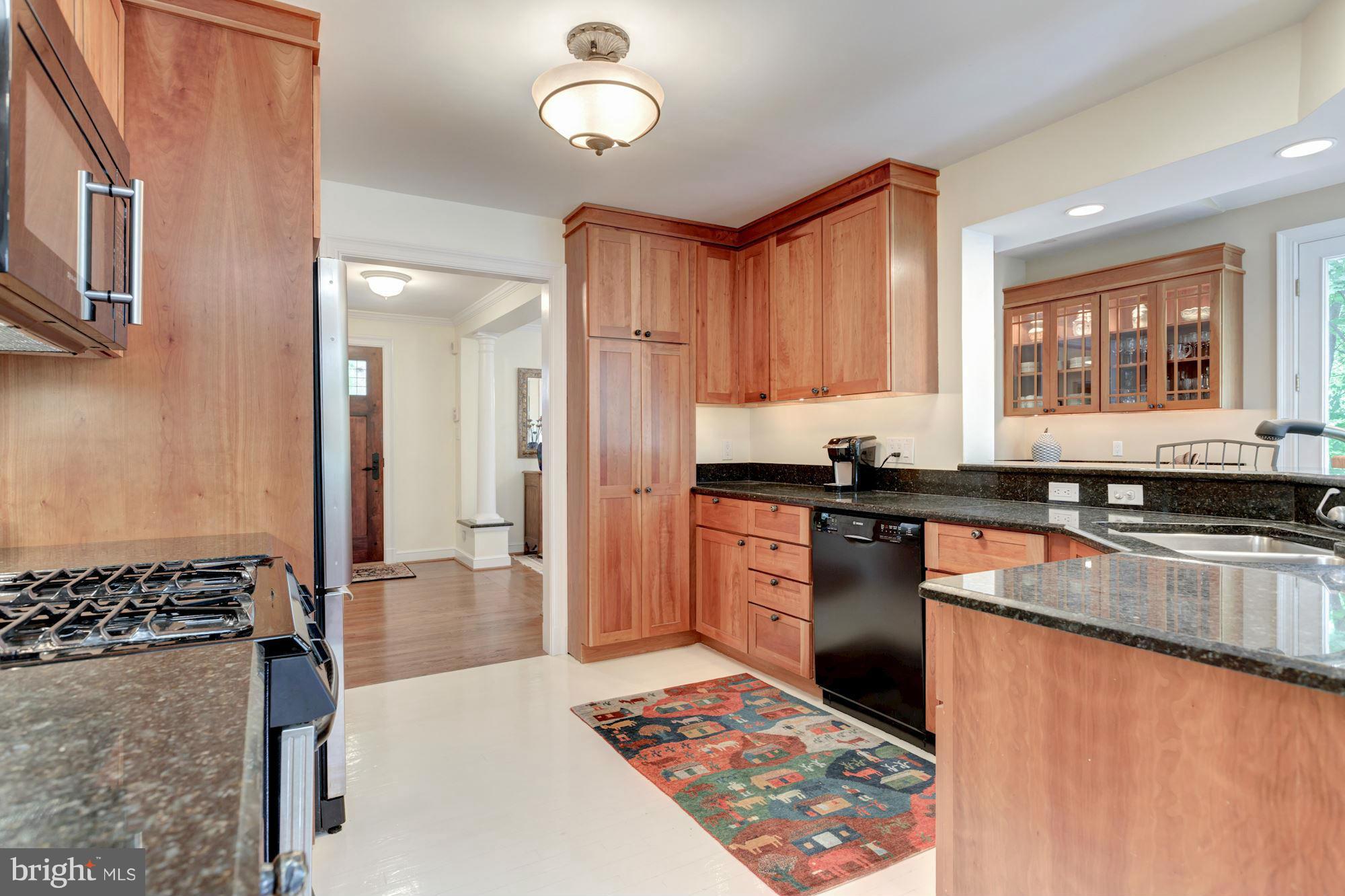 1654 Birch Road McLean, VA 22101 - Photo 10 of 30 Large kitchen with Bar