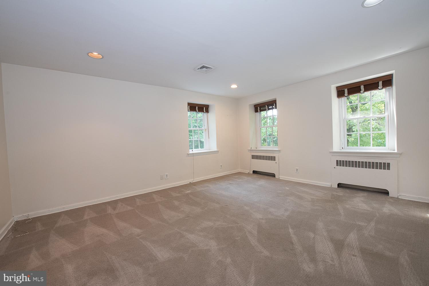 7015 Greenhill Road Philadelphia, PA 19151 - Photo 13 of 27 Gallery Image 13