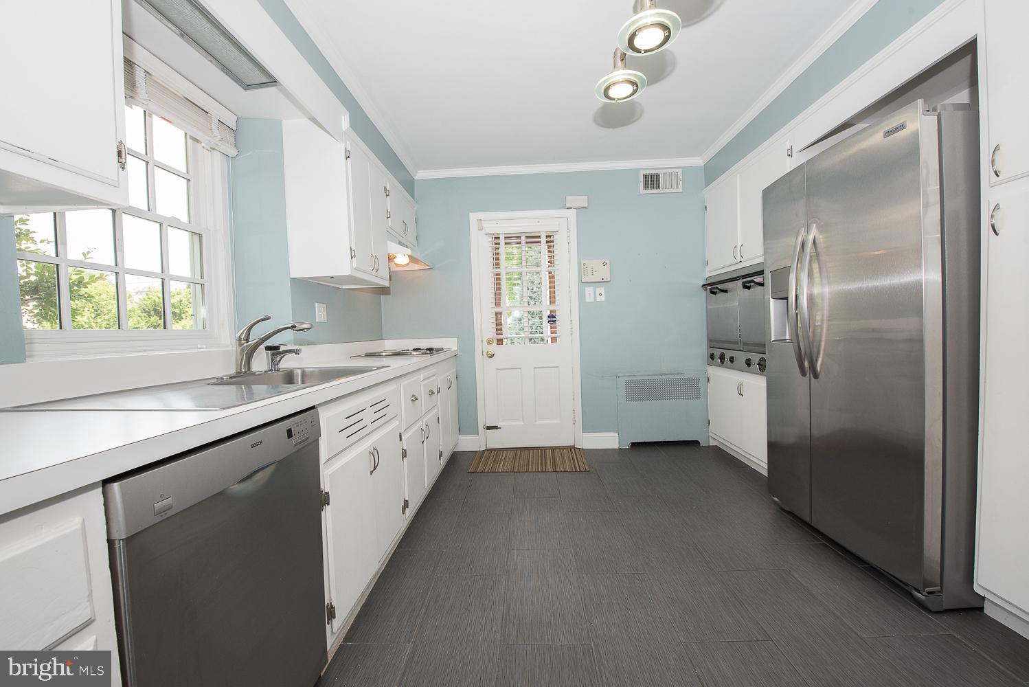 7015 Greenhill Road Philadelphia, PA 19151 - Photo 7 of 27 Gallery Image 7