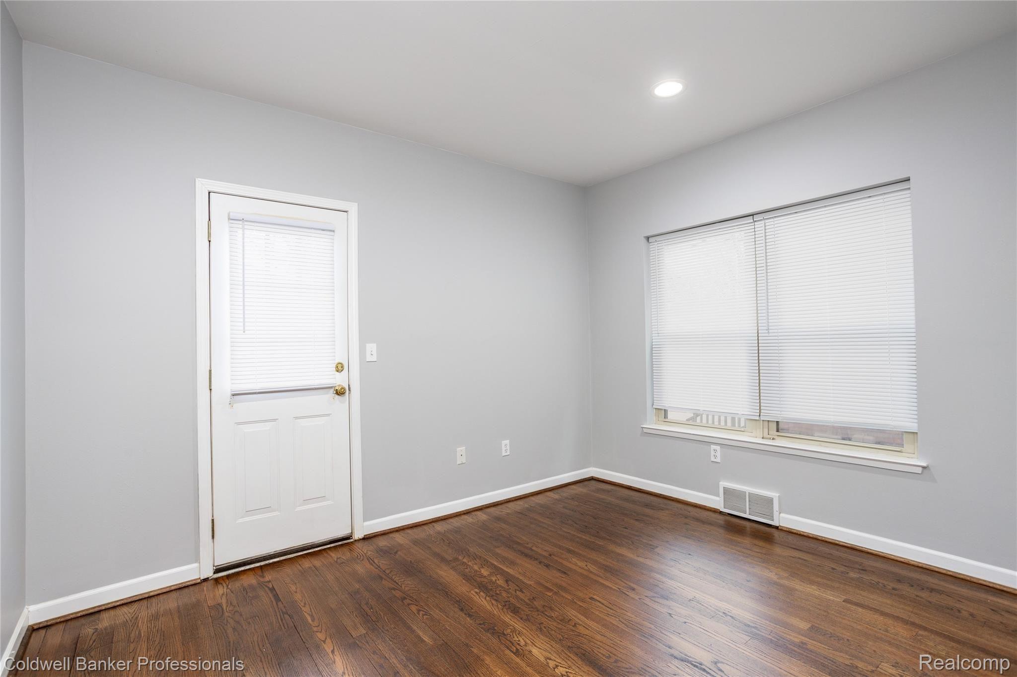 962 Nottingham Road, Unit 964 Grosse Pointe, MI 48230 - Photo 12 of 19 962 Bedroom Balcony 2.jpg