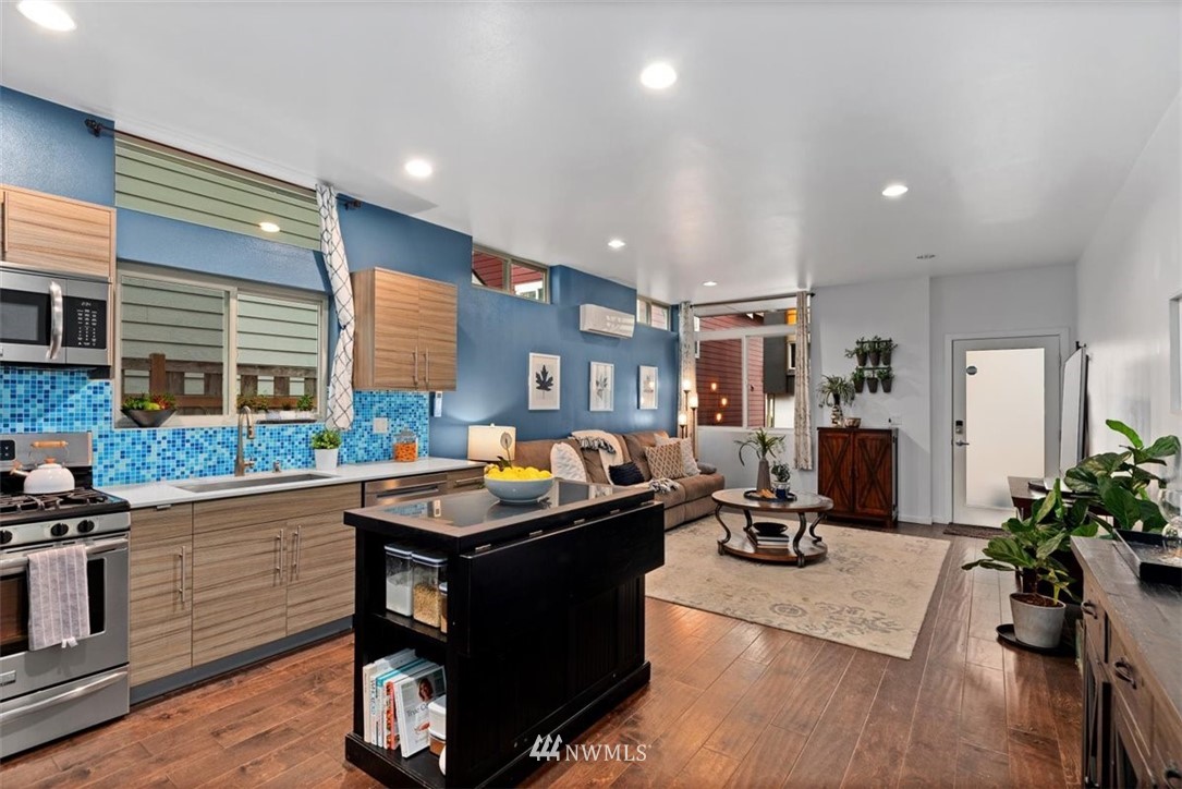4848 Delridge Way Southwest, Unit B Seattle, WA 98106 - Photo 4 of 25 Gallery Image 4