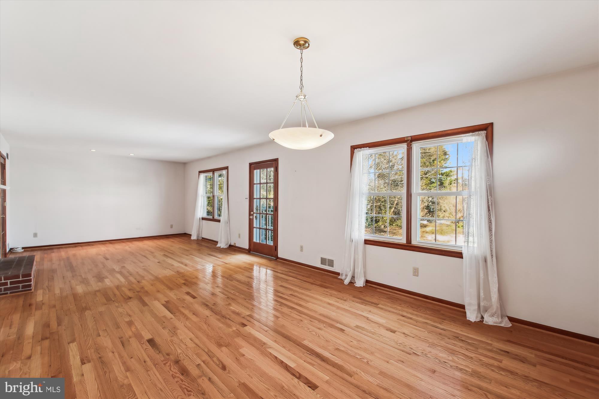 307 Ludlow Road Annapolis, MD 21401 - Photo 17 of 53 Wonderful Open Layout and Updated Wood Flooring