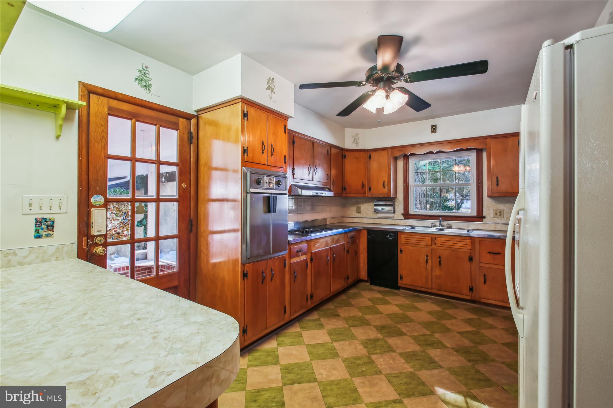 307 Ludlow Road Annapolis, MD 21401 - Photo 18 of 53 Kitchen Knotty Pine Cabinetry & Breakfast Bar