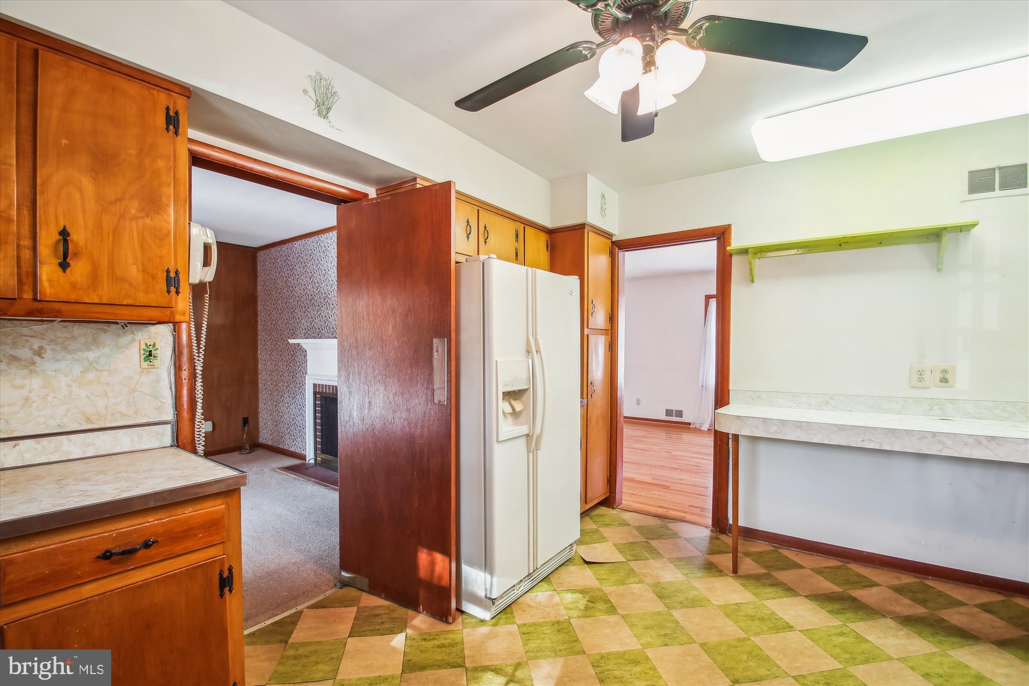 307 Ludlow Road Annapolis, MD 21401 - Photo 19 of 53 Kitchen w/Double Door Refrigerator & Breakfast Bar