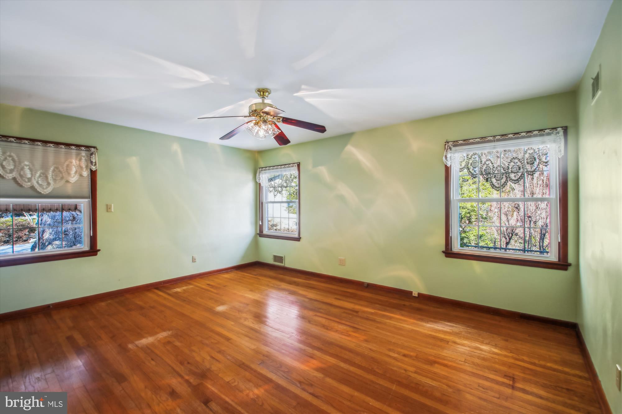 307 Ludlow Road Annapolis, MD 21401 - Photo 25 of 53 Primary Bedroom w/Ceiling Fan & Window Treatments