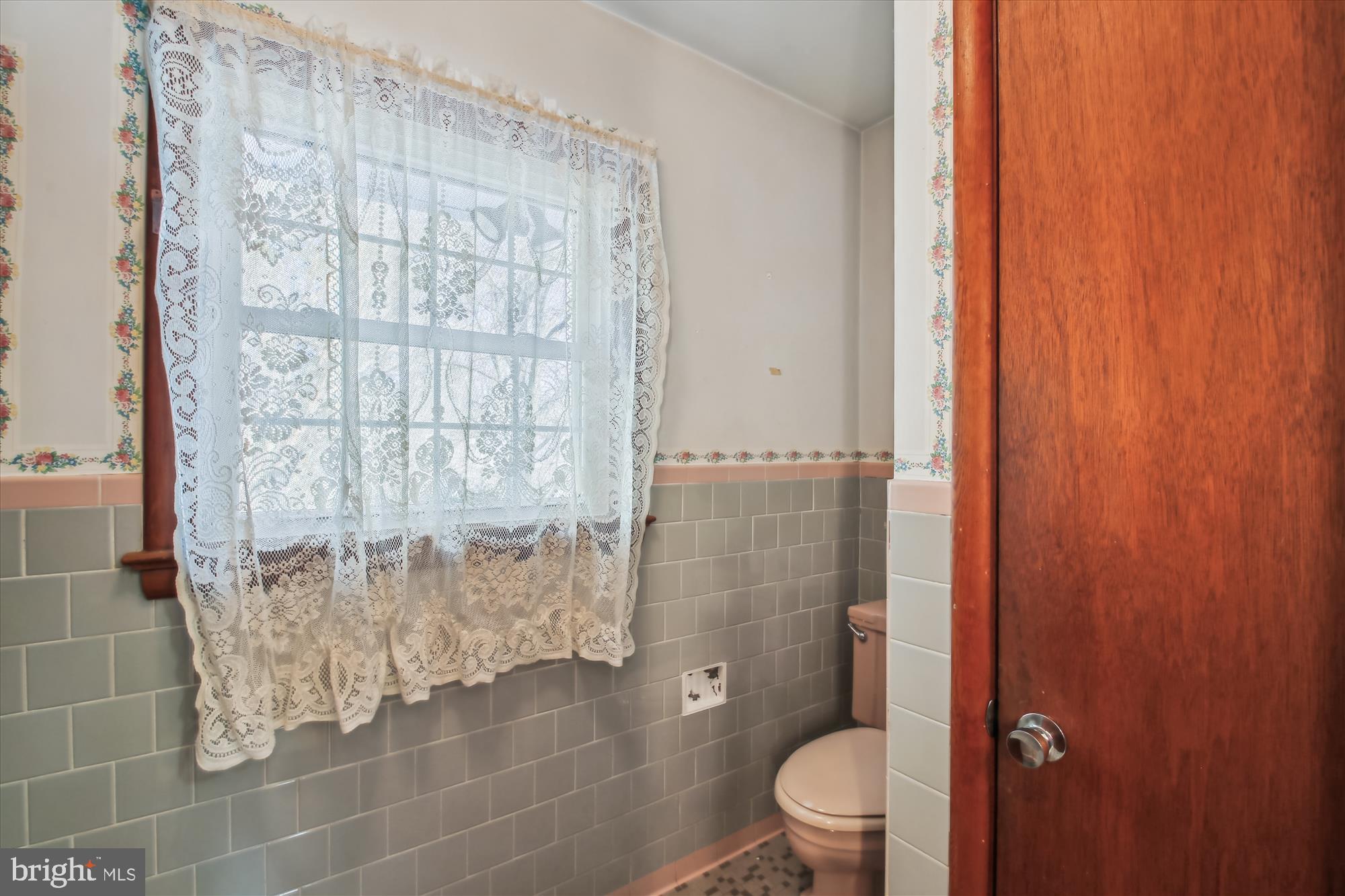 307 Ludlow Road Annapolis, MD 21401 - Photo 28 of 53 Primary Bath with Private Toilet & Tub/Shower Room