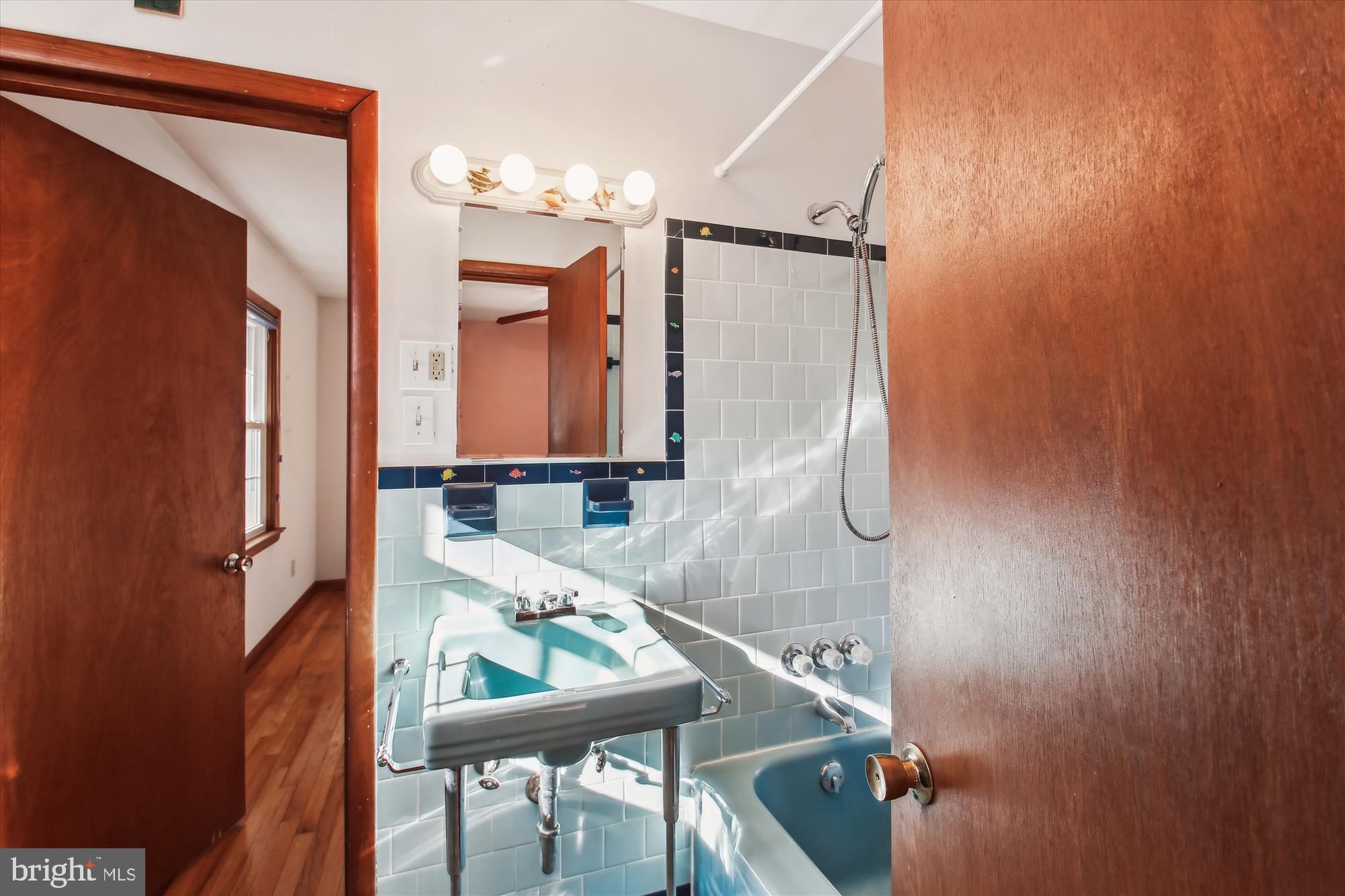 307 Ludlow Road Annapolis, MD 21401 - Photo 30 of 53 Buddy Bath Between 2nd and 3rd BRs w/Ceramic Tile