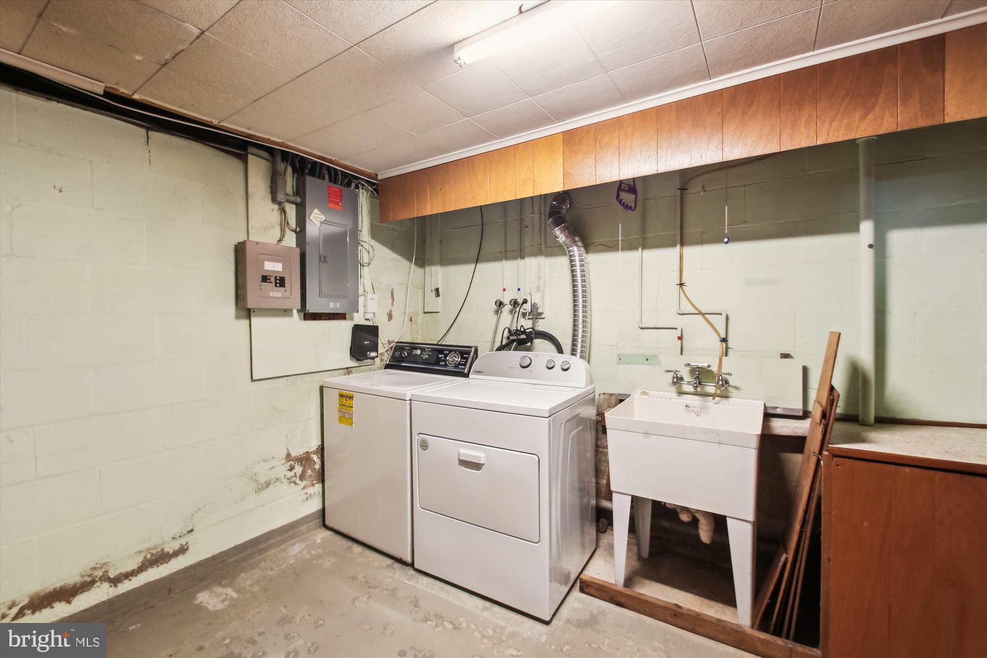 307 Ludlow Road Annapolis, MD 21401 - Photo 35 of 53 Basement w/Washer, Dryer & Laundry Sink