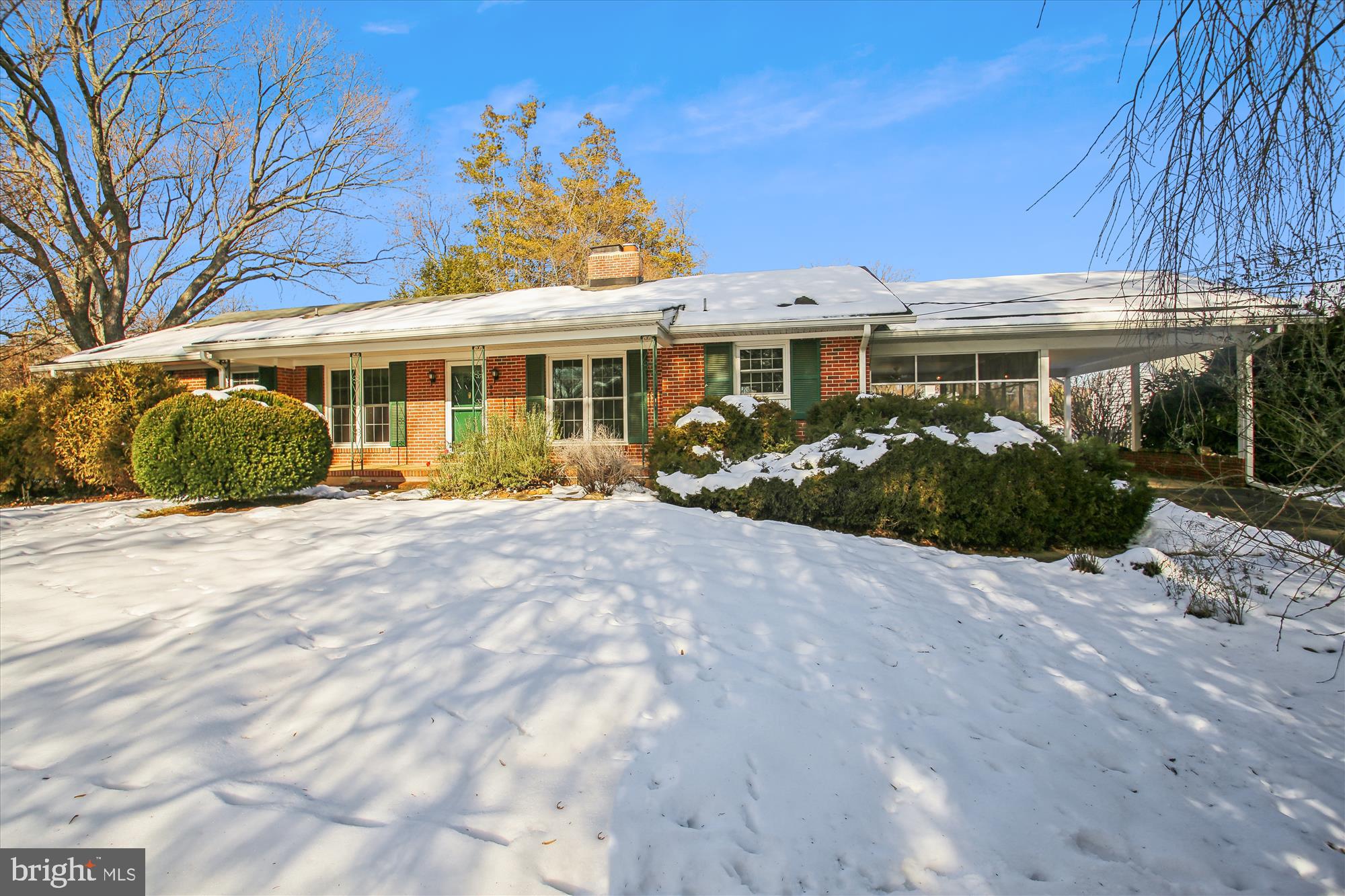307 Ludlow Road Annapolis, MD 21401 - Photo 5 of 53 Large Front Yard, Screened Porch and Carport
