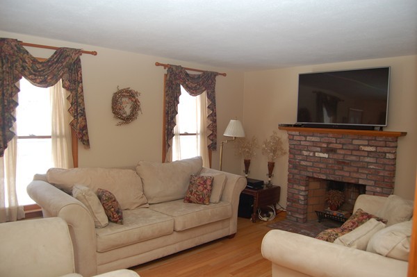 25 Short Street Franklin, MA 02038 - Photo 6 of 22