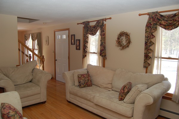 25 Short Street Franklin, MA 02038 - Photo 7 of 22