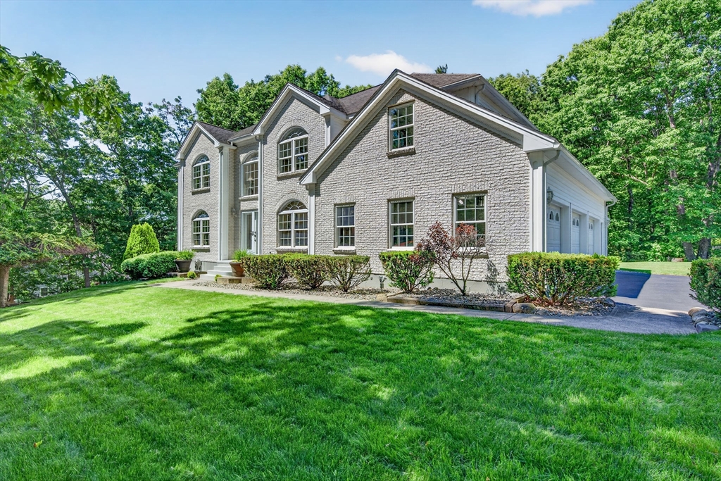 176 Robbs Hill Road Lunenburg, MA 01462 - Photo 2 of 41 Gallery Image 2