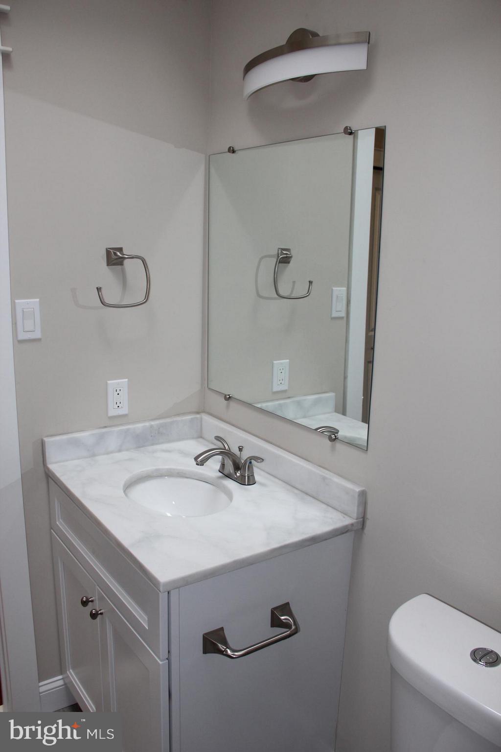 11717 Lockart Road Philadelphia, PA 19116 - Photo 22 of 40 Master bathroom