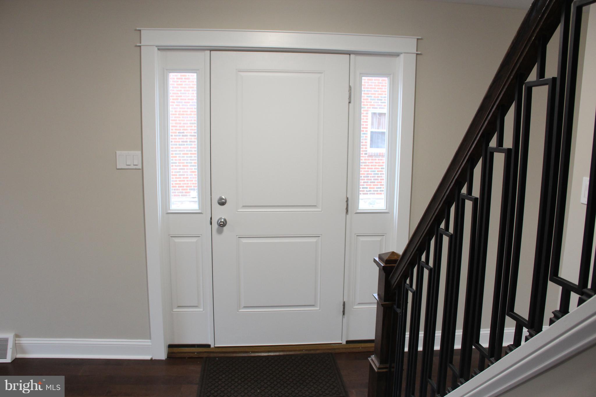 11717 Lockart Road Philadelphia, PA 19116 - Photo 5 of 40 Entry door