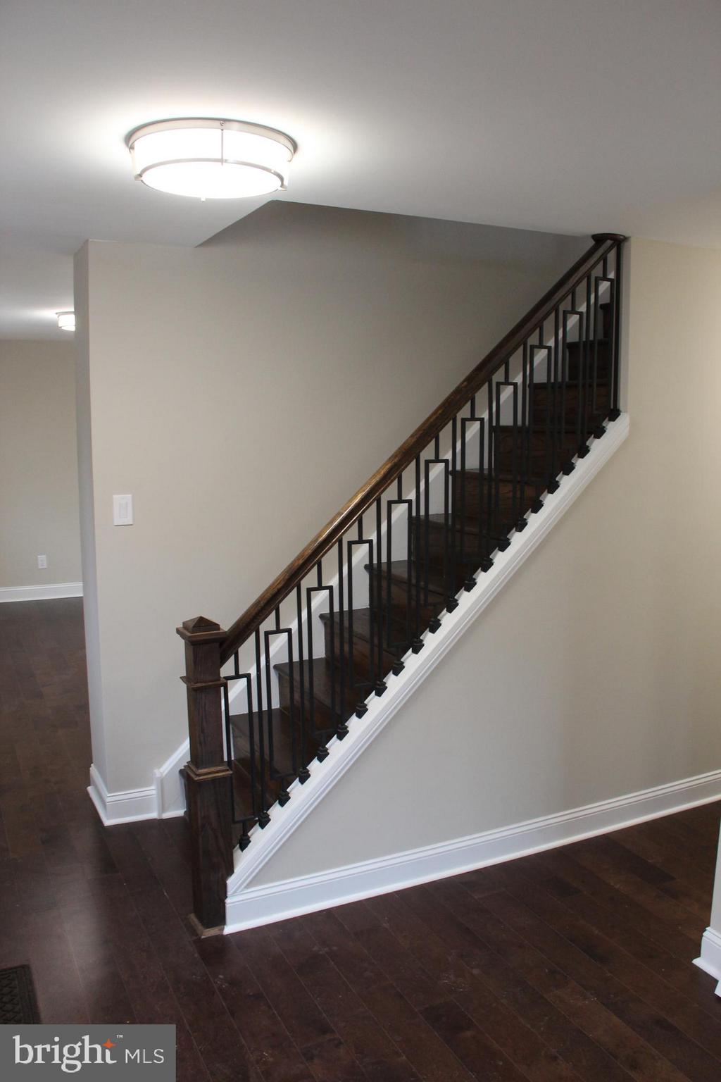 11717 Lockart Road Philadelphia, PA 19116 - Photo 6 of 40 Stairs