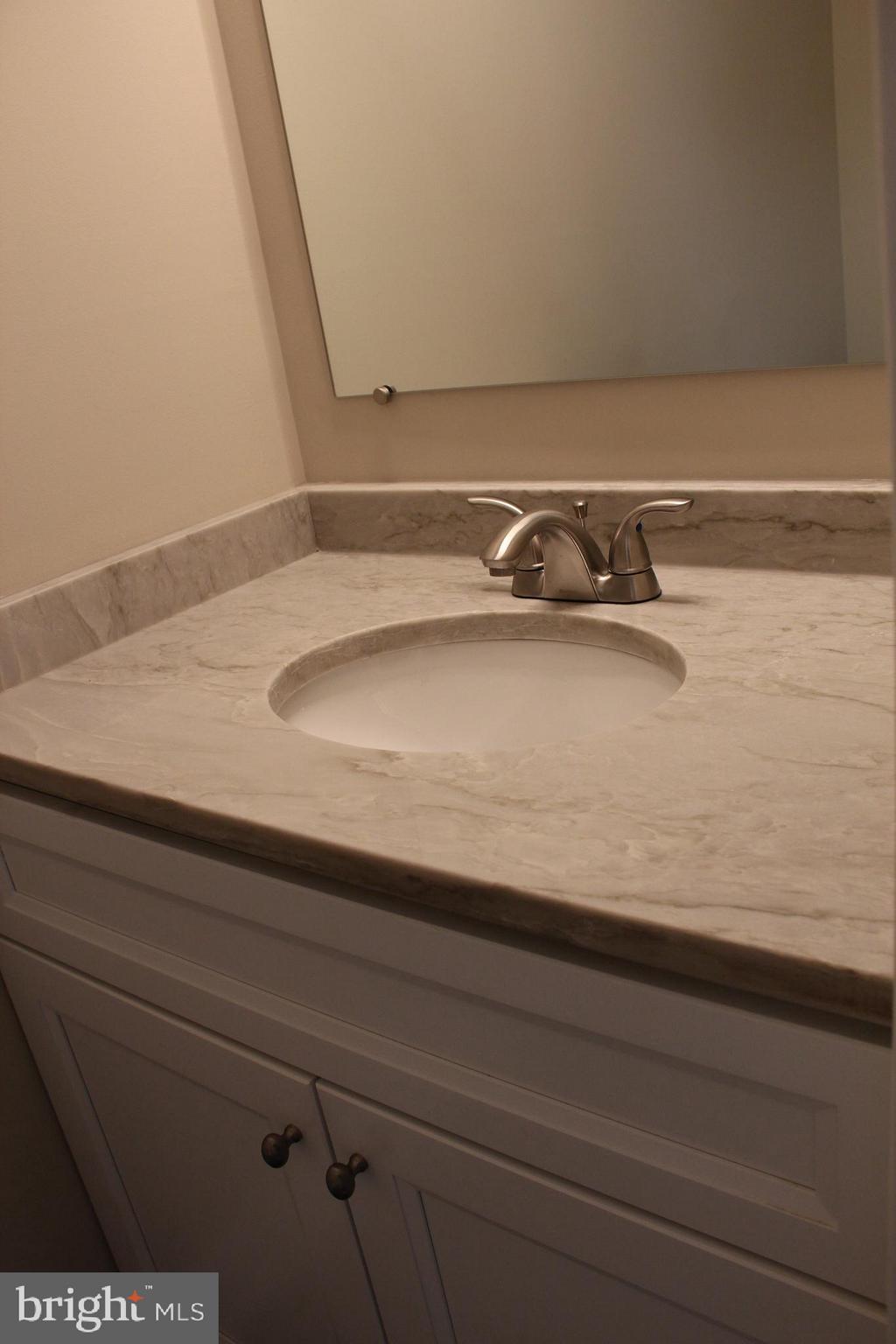 11717 Lockart Road Philadelphia, PA 19116 - Photo 8 of 40 Half bathroom