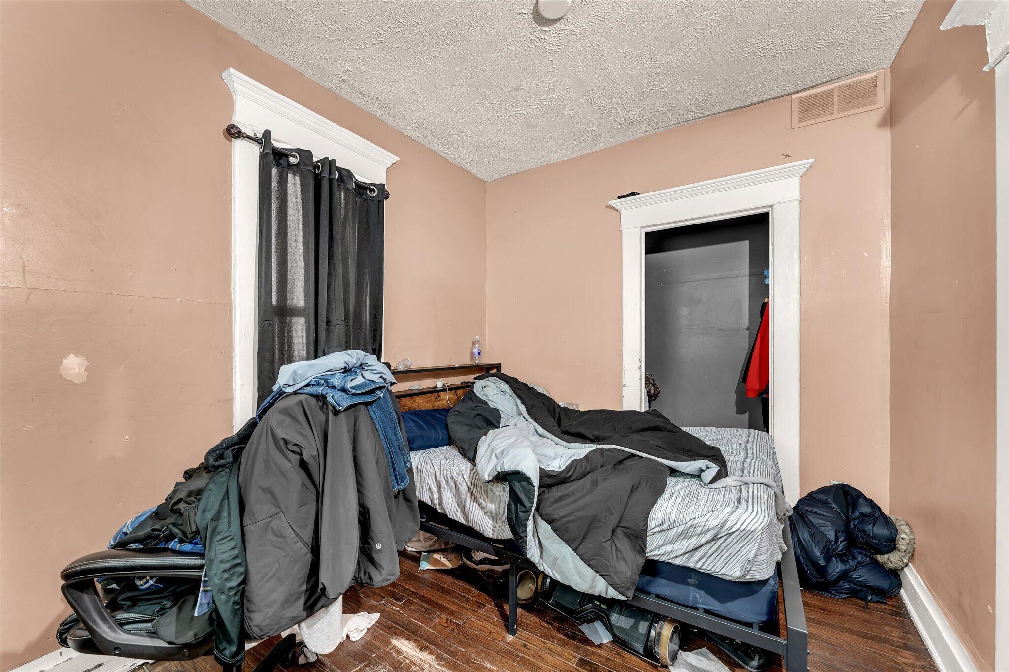 415 Graham Street Southwest Grand Rapids, MI 49503 - Photo 15 of 22 15-AIV00011