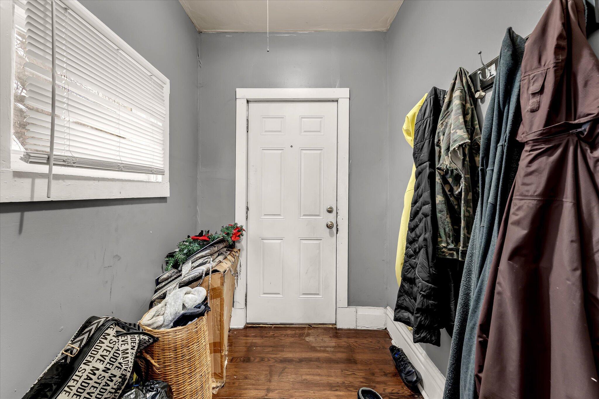 415 Graham Street Southwest Grand Rapids, MI 49503 - Photo 5 of 22 05-AIV00001