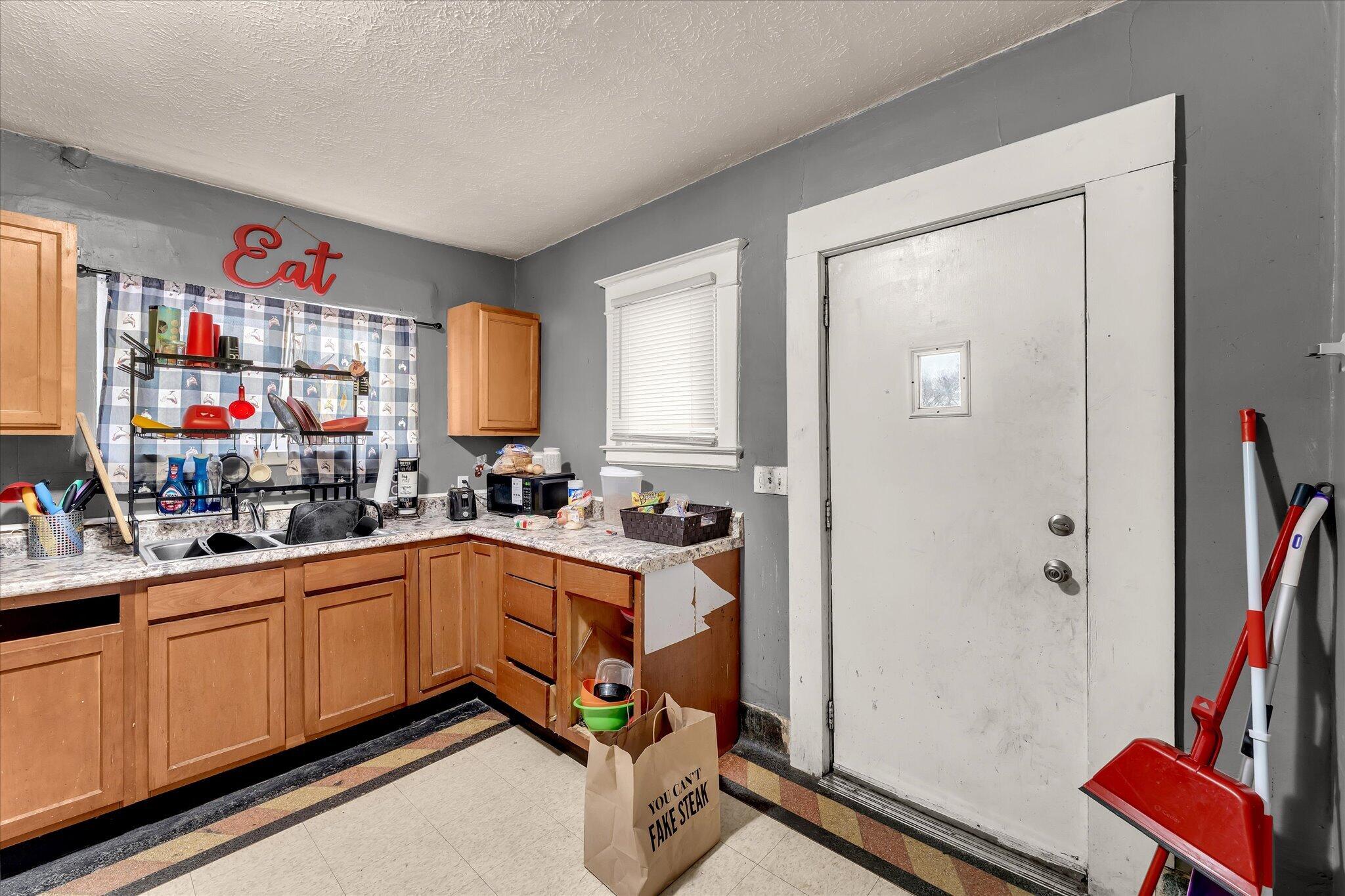 415 Graham Street Southwest Grand Rapids, MI 49503 - Photo 7 of 22 07-AIV00036