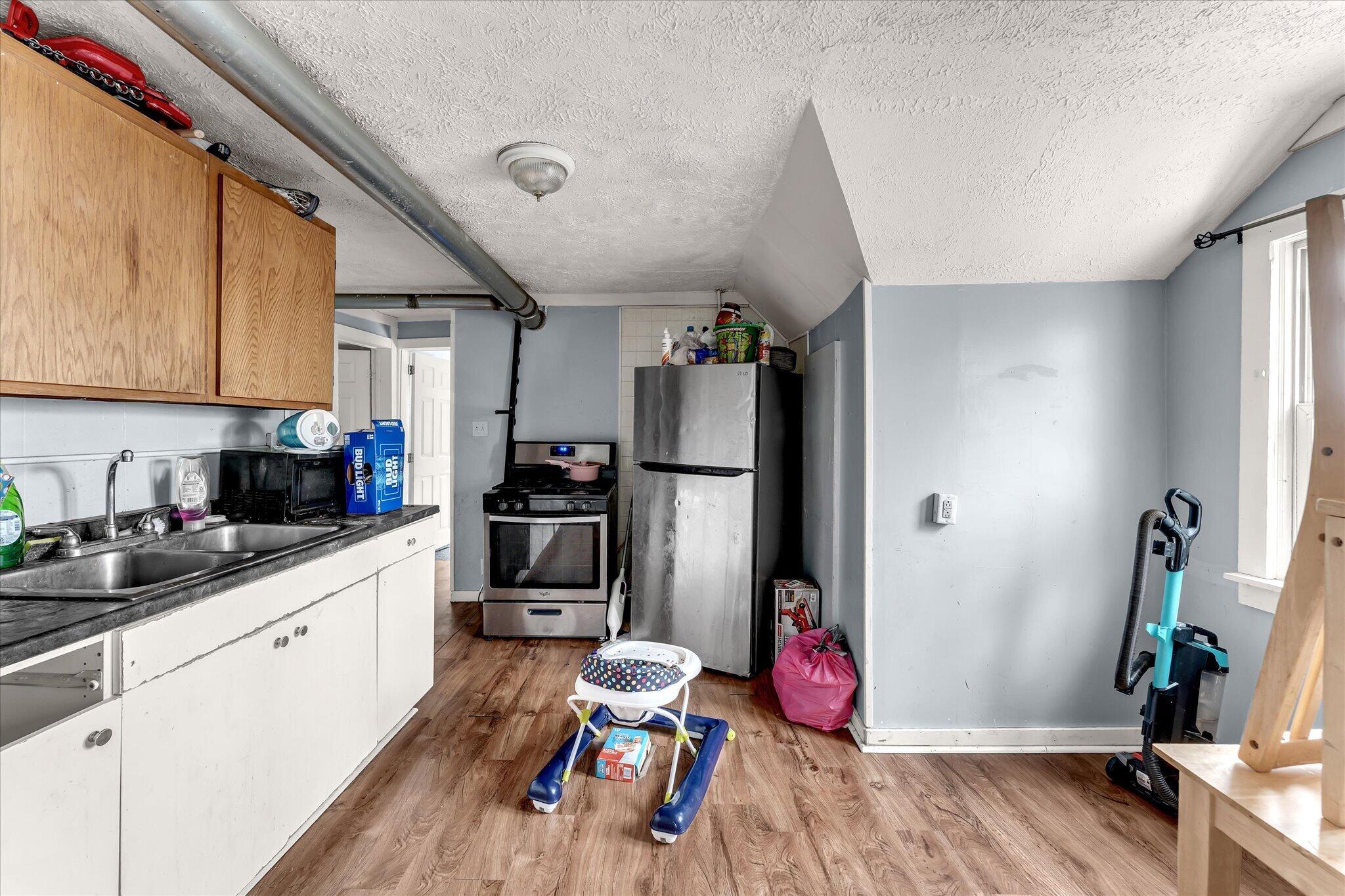 415 Graham Street Southwest Grand Rapids, MI 49503 - Photo 9 of 22 09-AIV00066