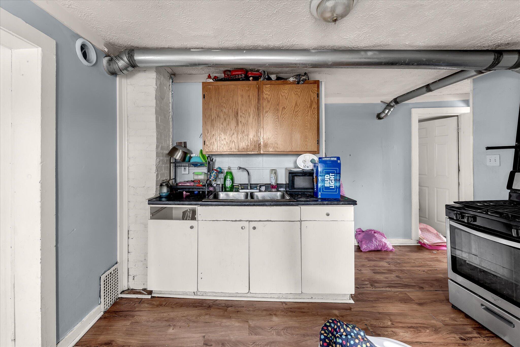 415 Graham Street Southwest Grand Rapids, MI 49503 - Photo 10 of 22 10-AIV00071