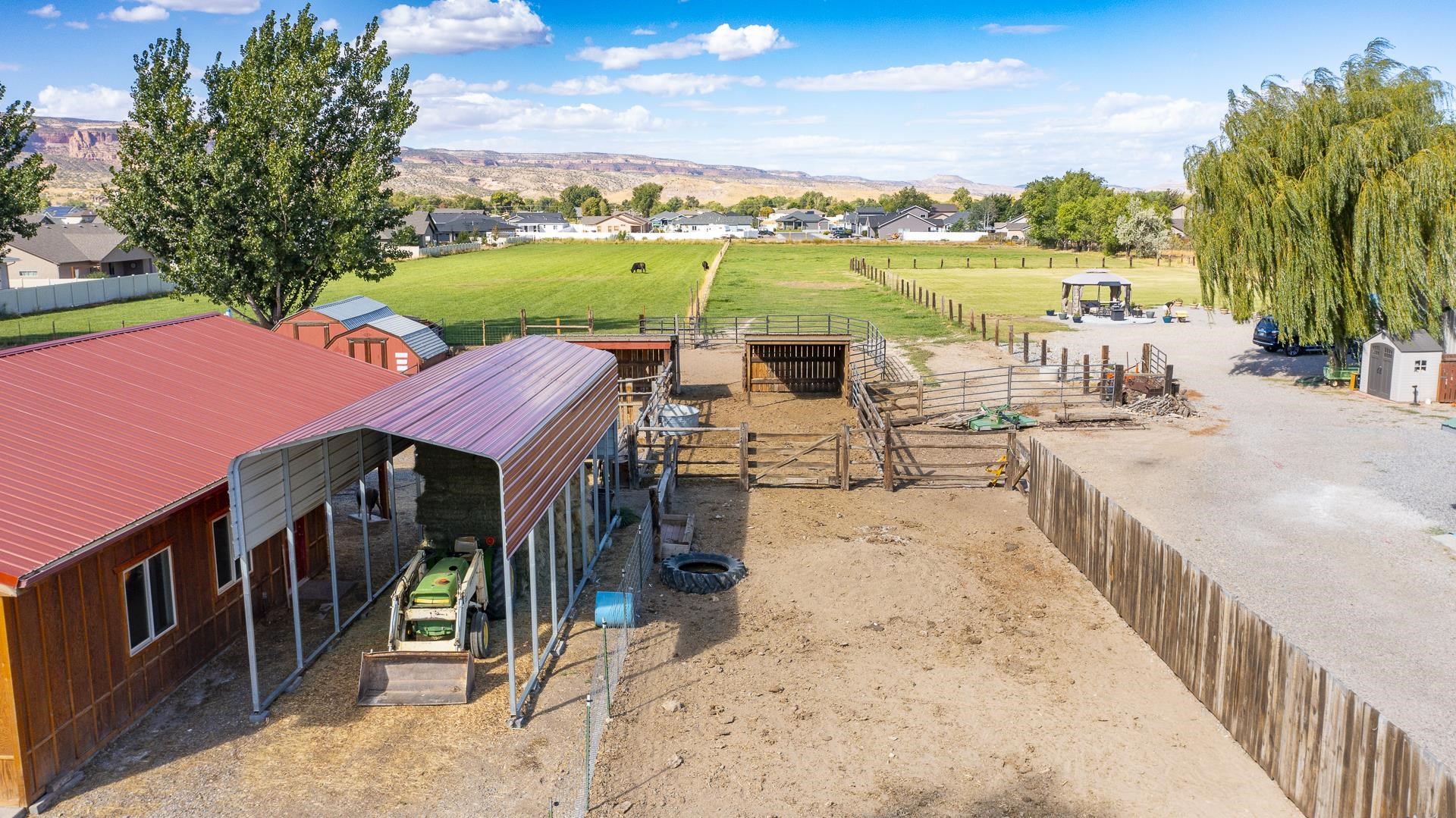 967 18 Road Fruita, CO 81521 - Photo 13 of 39 a view of a backyard and a patio