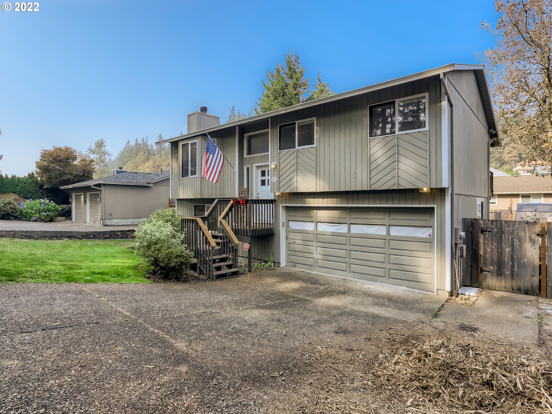 11111 Southeast Mather Road Clackamas, OR 97015 - Photo 3 of 28 Gallery Image 3