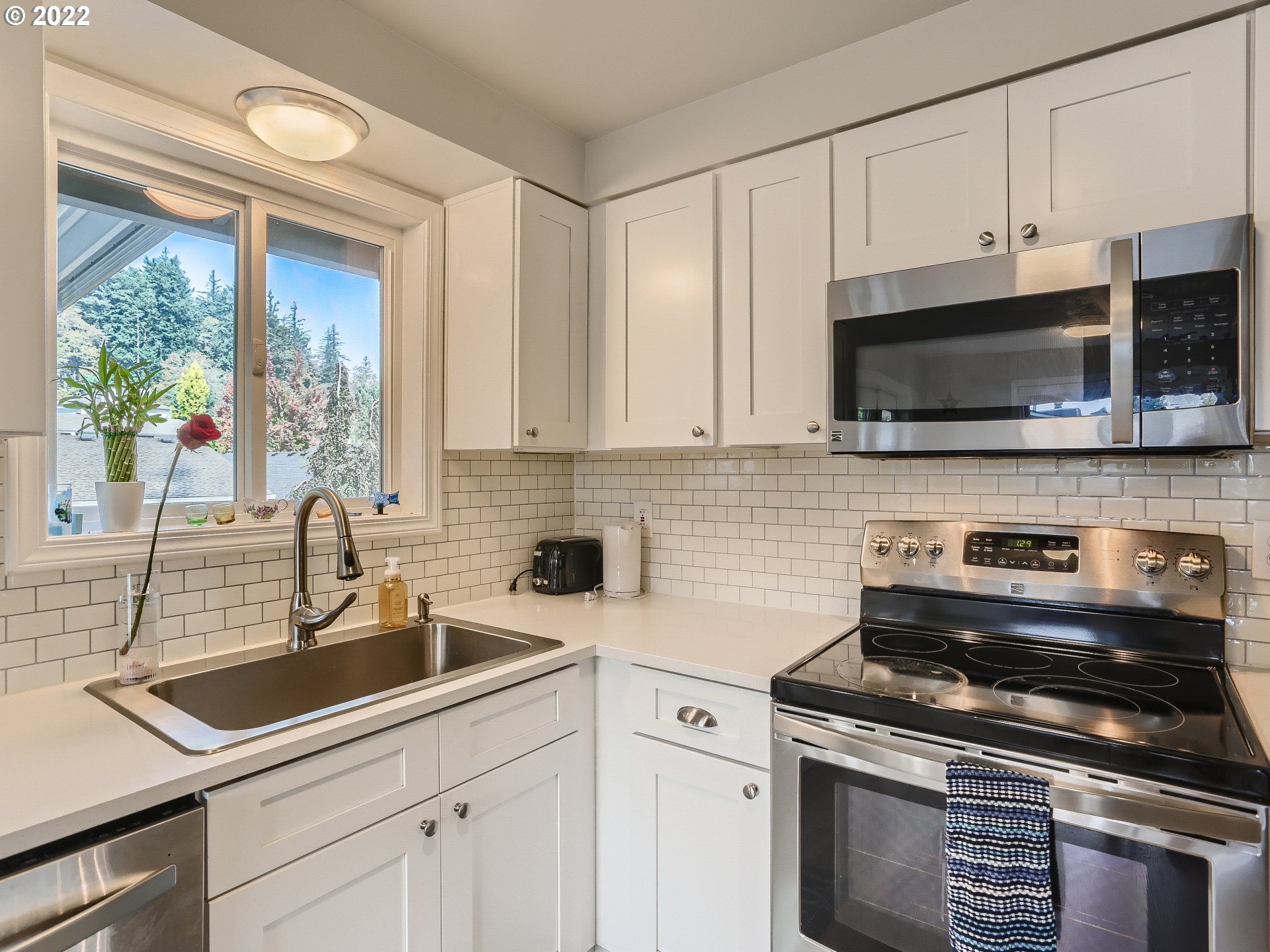 11111 Southeast Mather Road Clackamas, OR 97015 - Photo 9 of 28 Gallery Image 9