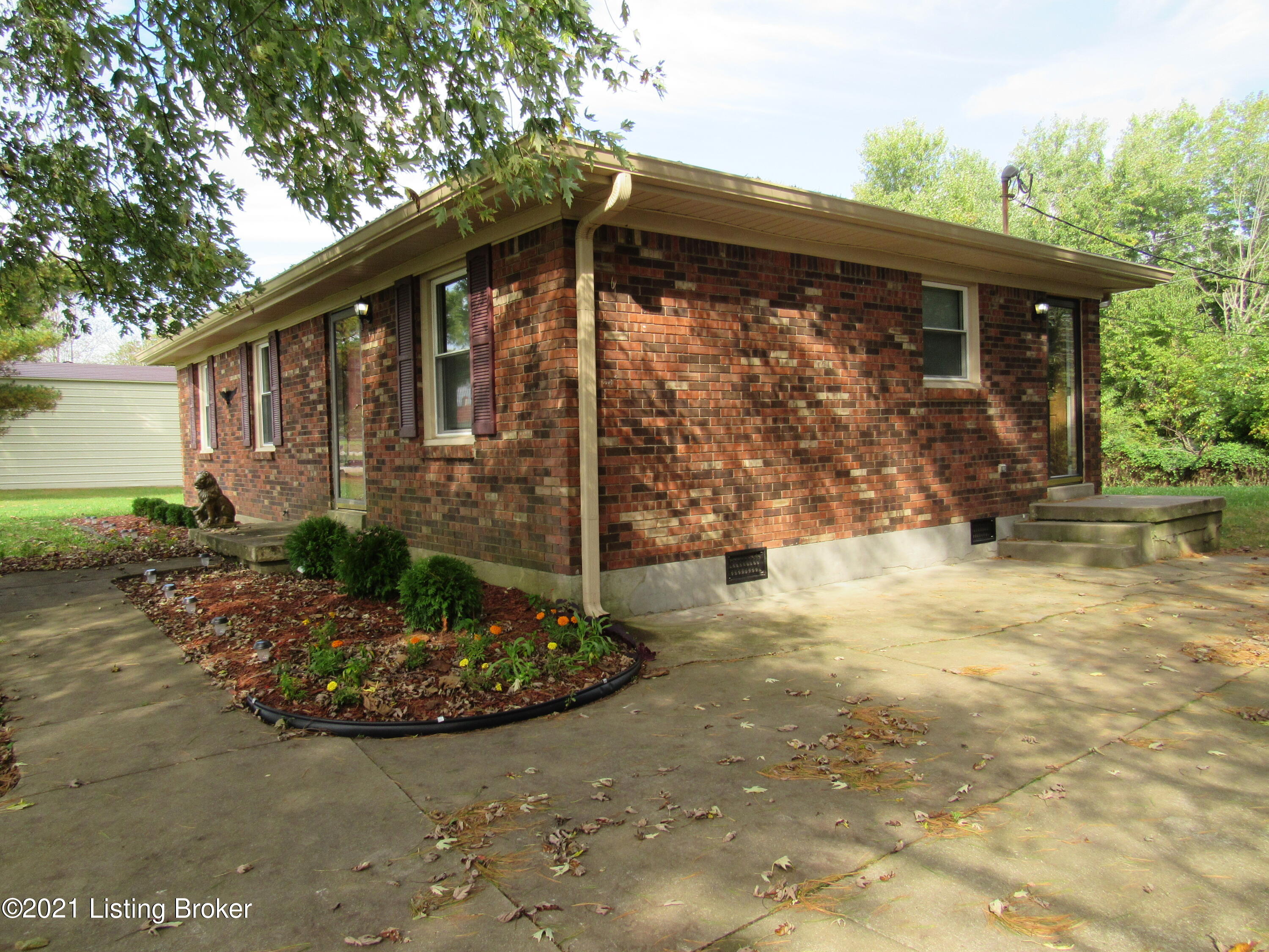 704 McCoun Road Smithfield, KY 40068 - Photo 4 of 49 Front 2