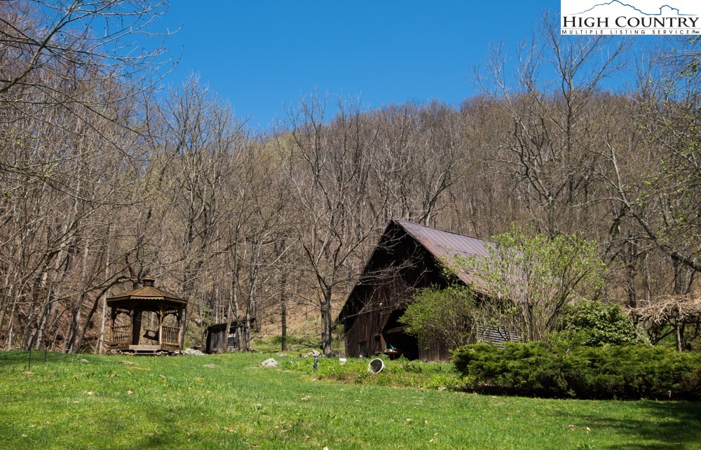 404 Old Bristol Road Boone, NC 28607 - Photo 3 of 9 Gallery Image 3