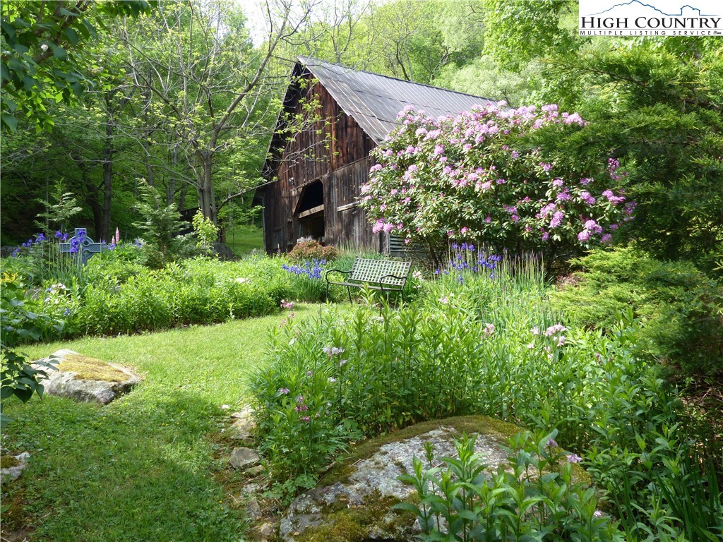 404 Old Bristol Road Boone, NC 28607 - Photo 4 of 9 Gallery Image 4