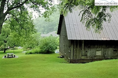 404 Old Bristol Road Boone, NC 28607 - Photo 8 of 9 Gallery Image 8