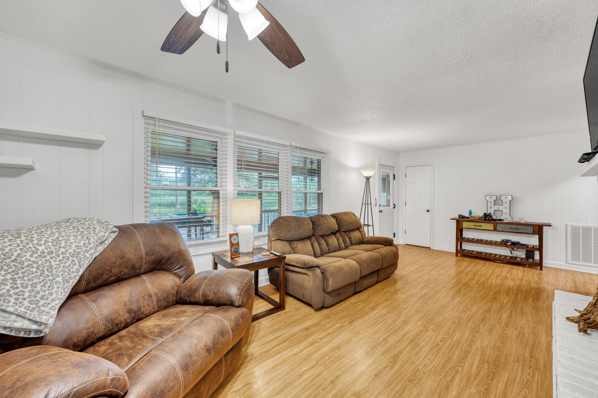 538 Castlebury Road Walterboro, SC 29488 - Photo 17 of 42 538Castlebury-05