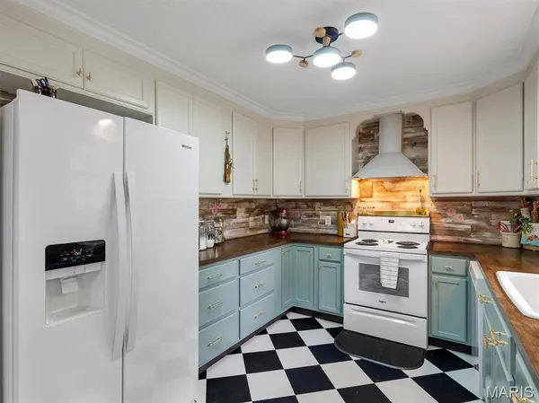 $399,999 | 575 East Villa Ridge Road, Villa Ridge, MO 63089