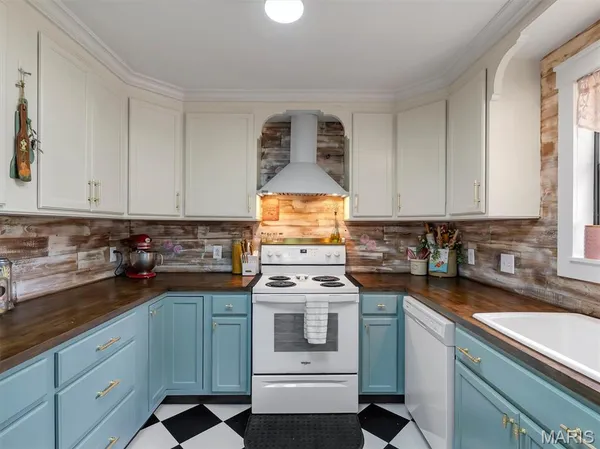 $399,999 | 575 East Villa Ridge Road, Villa Ridge, MO 63089
