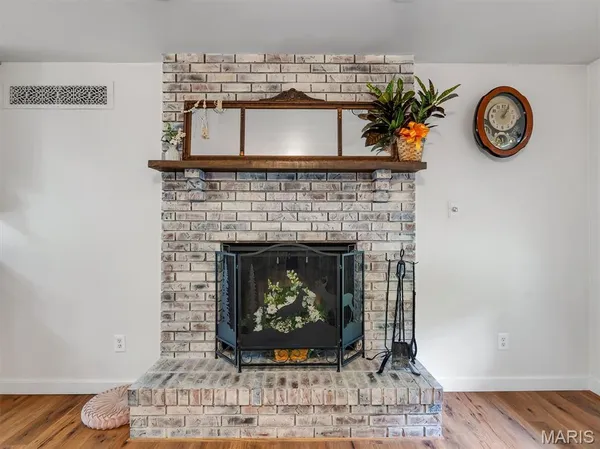 $399,999 | 575 East Villa Ridge Road, Villa Ridge, MO 63089