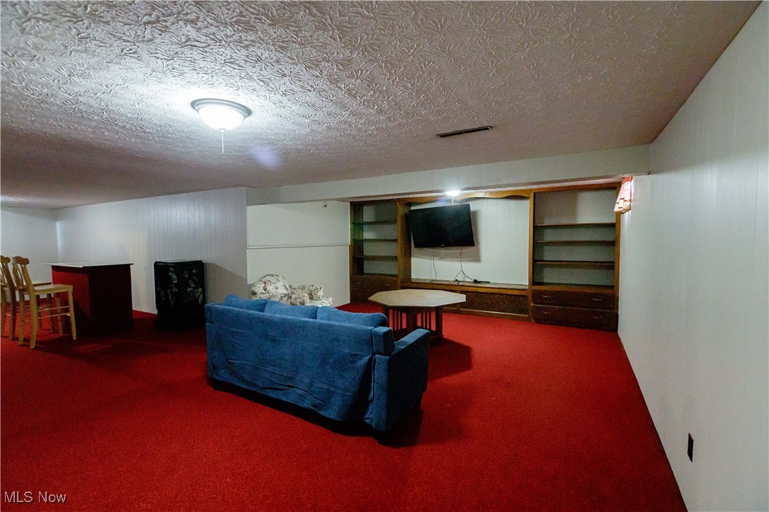 302 South Reeves Avenue Dover, OH 44622 - Photo 34 of 47 Gallery Image 34