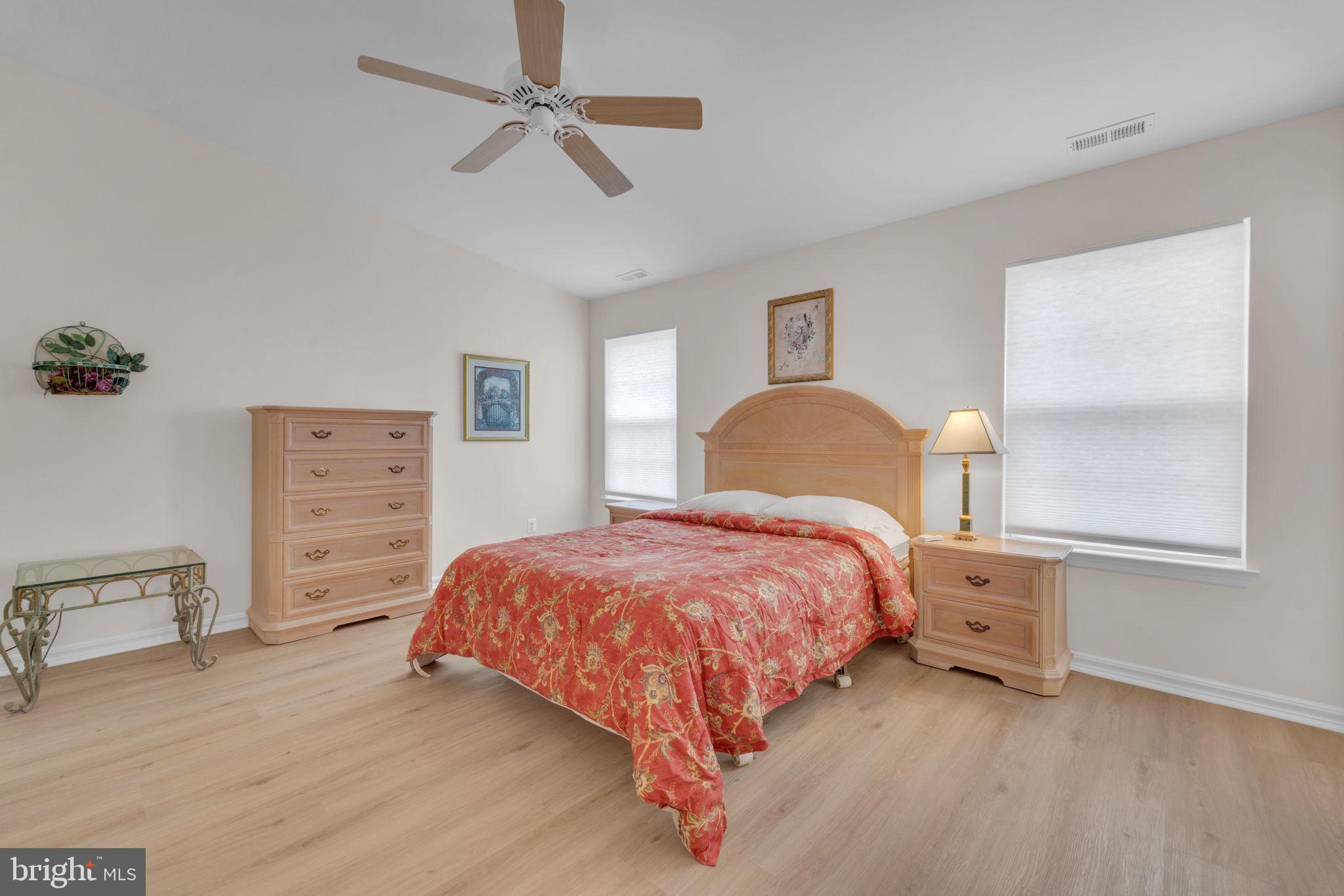801 Freeport Way Williamstown, NJ 08094 - Photo 18 of 29 a bedroom with a bed and a window